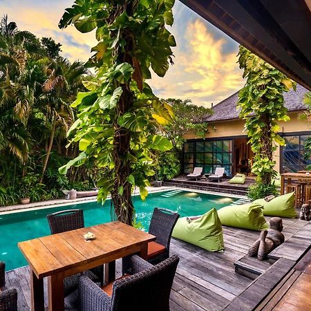Lautan Kupu - Kupu Villas กูตา ภายนอก รูปภาพ